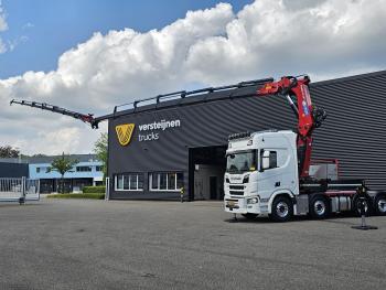 Scania R590 V8 8x2 / HMF 9520 CRANE - JIB - WINCH / TRACTOR